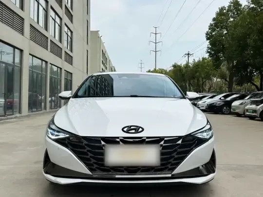 Hyundai Elantra 2022 (24200 км)