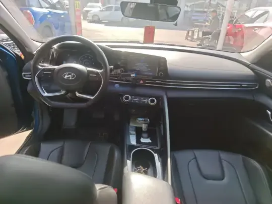 Hyundai Elantra 2022 (49200 км)