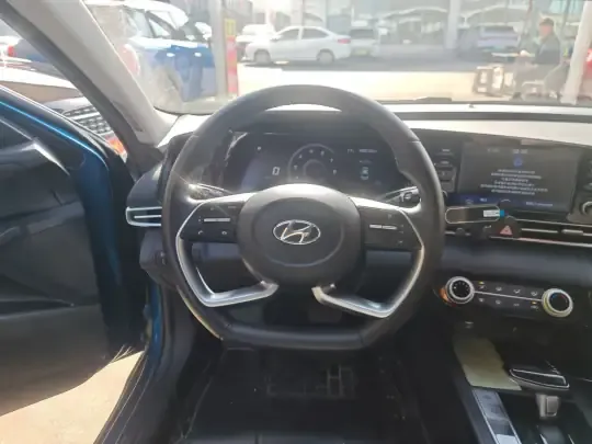 Hyundai Elantra 2022 (49200 км)