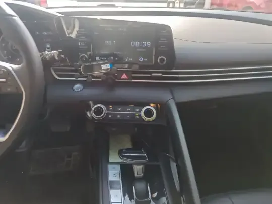 Hyundai Elantra 2022 (49200 км)