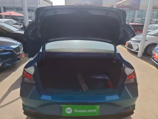 Hyundai Elantra 2022 (49200 км)