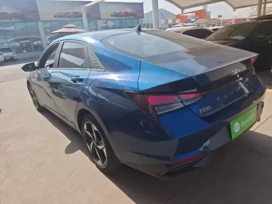 Hyundai Elantra 2022 (49200 км)