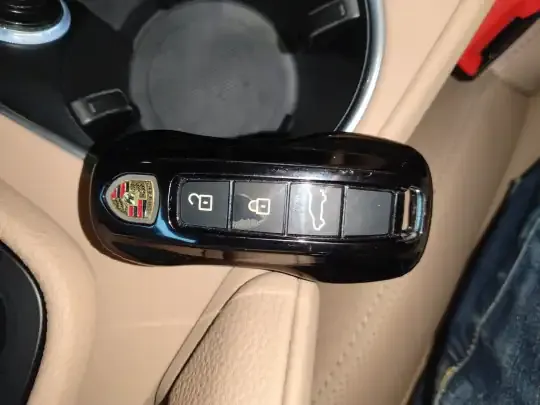 Porsche Cayenne E-Hybrid 2022 (33300 км)