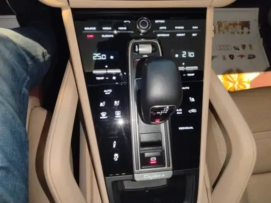 Porsche Cayenne E-Hybrid 2022 (33300 км)