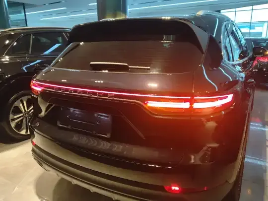 Porsche Cayenne E-Hybrid 2022 (33300 км)