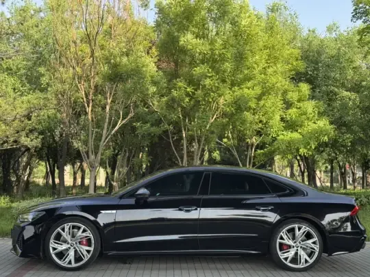 Audi A7L 2022 (70200 км)