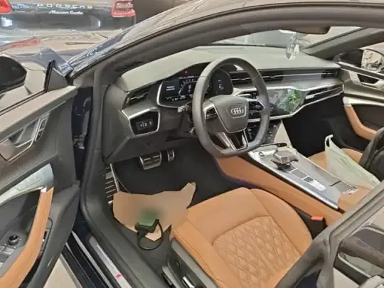 Audi A7L 2022 (73900 км)