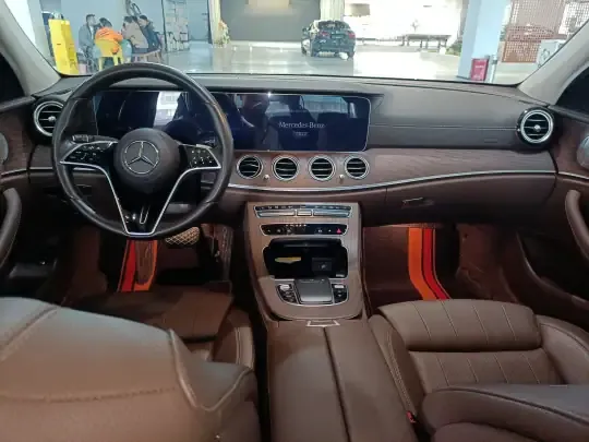Mercedes-Benz E-Class 2022 (69700 км)