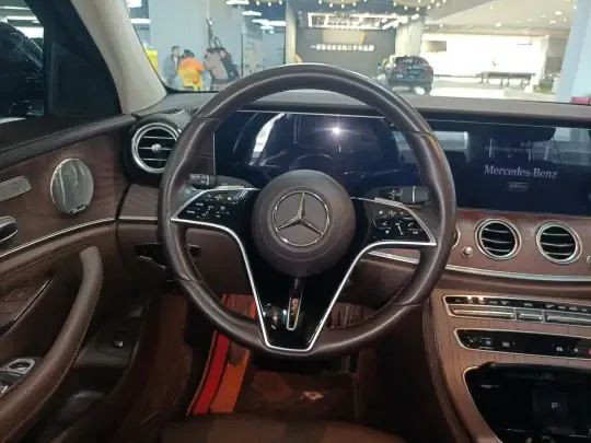 Mercedes-Benz E-Class 2022 (69700 км)