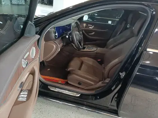 Mercedes-Benz E-Class 2022 (69700 км)