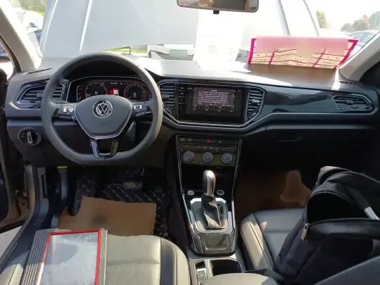 Volkswagen T-ROC 2022 (27600 км)