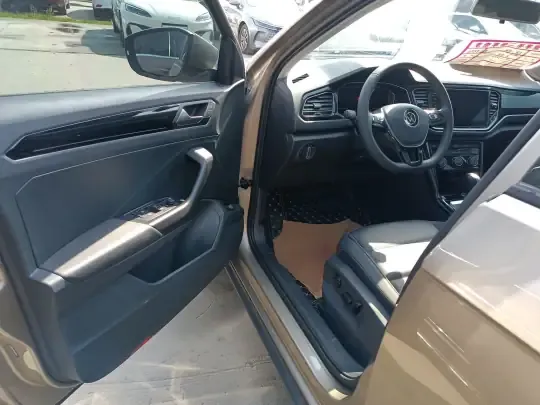 Volkswagen T-ROC 2022 (27600 км)