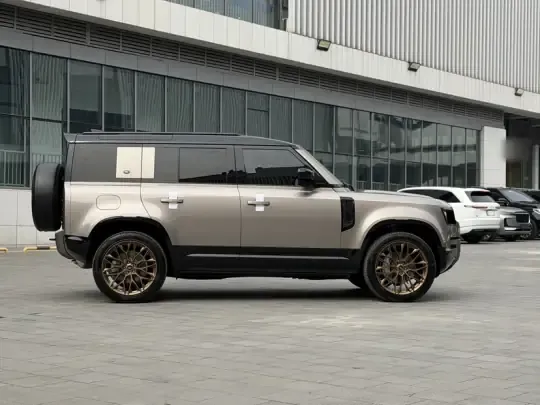 Land Rover Defender 2023 (76800 км)