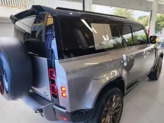 Land Rover Defender 2023 (76800 км)