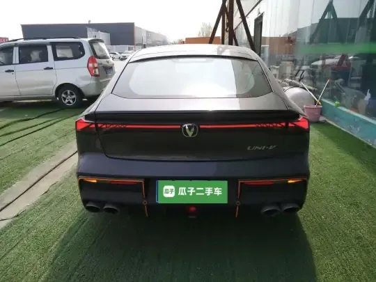 Changan UNI-V 2022 (32700 км)