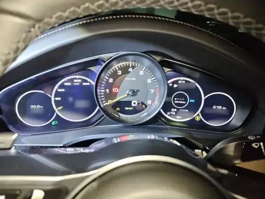 Porsche Cayenne E-Hybrid 2023 (34000 км)