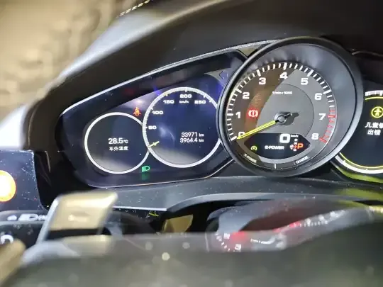 Porsche Cayenne E-Hybrid 2023 (34000 км)