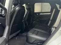 Porsche Cayenne 2023 (25400 км)