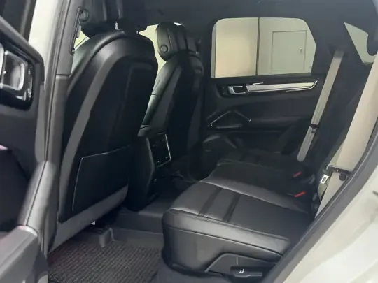 Porsche Cayenne 2023 (25400 км)