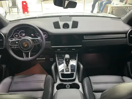 Porsche Cayenne 2023 (25400 км)