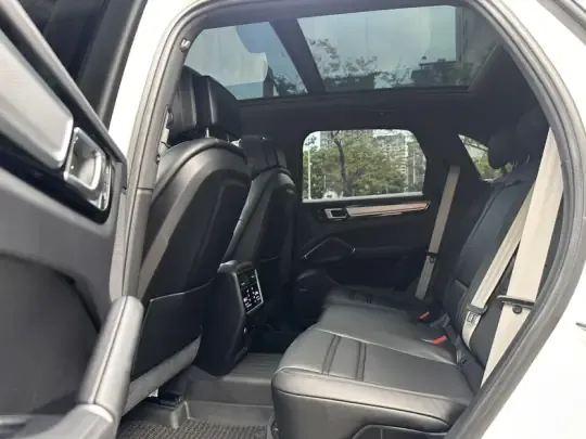 Porsche Cayenne 2023 (25400 км)