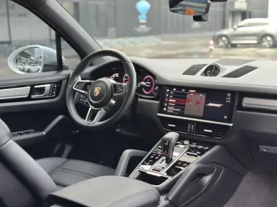 Porsche Cayenne 2023 (25400 км)