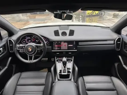 Porsche Cayenne 2023 (25400 км)