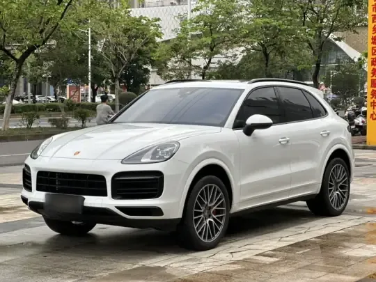 Porsche Cayenne 2023 (25400 км)