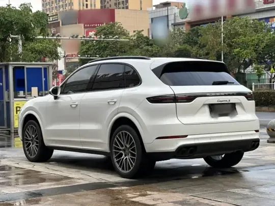 Porsche Cayenne 2023 (25400 км)