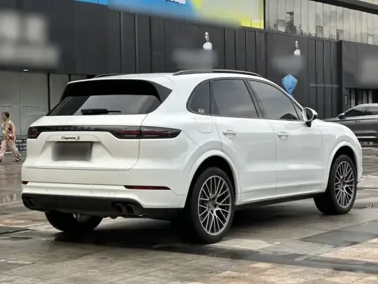 Porsche Cayenne 2023 (25400 км)