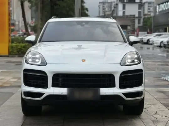 Porsche Cayenne 2023 (25400 км)