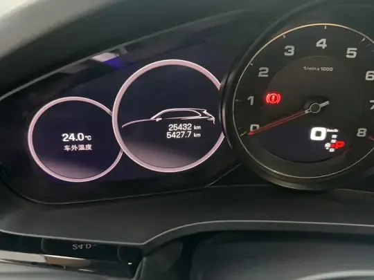 Porsche Cayenne 2023 (25400 км)