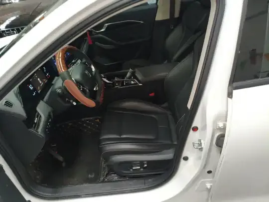 Bestune B70 2022 (15100 км)