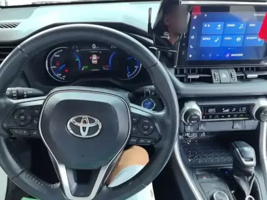 Toyota RAV4 2022 (37300 км)