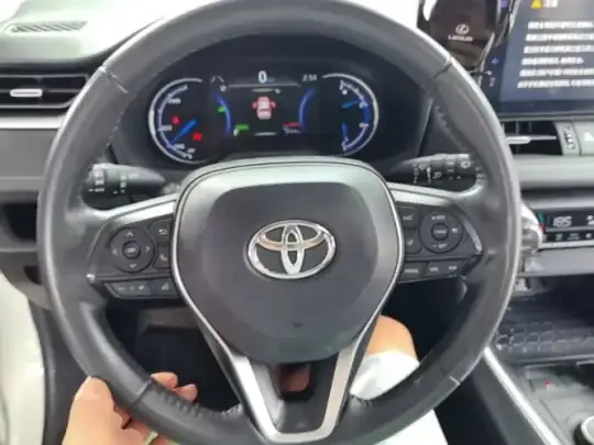 Toyota RAV4 2022 (37300 км)