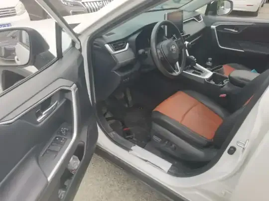 Toyota RAV4 2022 (49300 км)