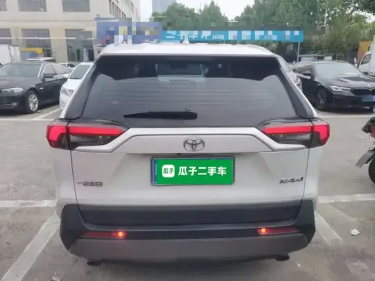 Toyota RAV4 2022 (49300 км)