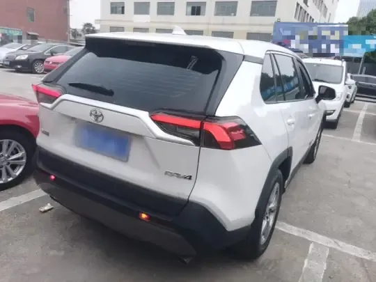 Toyota RAV4 2022 (49300 км)