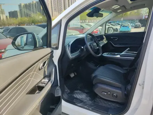 SAIC MAXUS G90 2022 (60800 км)