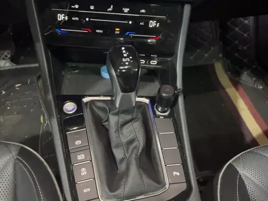 Volkswagen Sagitar 2023 (43800 км)