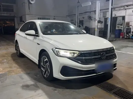 Volkswagen Sagitar 2023 (43800 км)