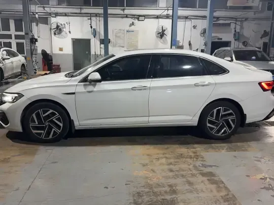 Volkswagen Sagitar 2023 (43800 км)