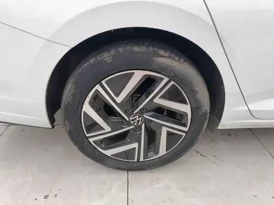 Volkswagen Sagitar 2023 (40200 км)