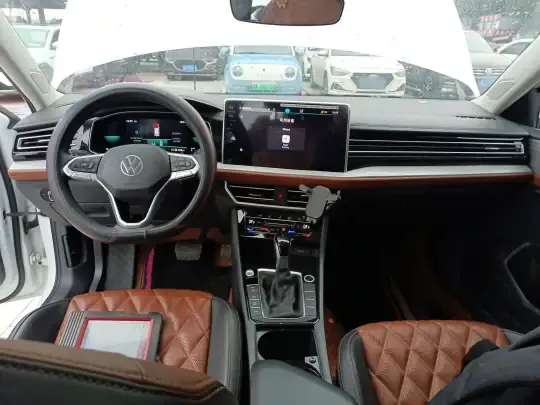 Volkswagen Sagitar 2023 (40200 км)