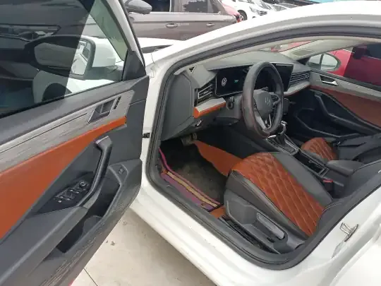 Volkswagen Sagitar 2023 (40200 км)