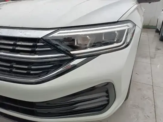 Volkswagen Sagitar 2023 (40200 км)