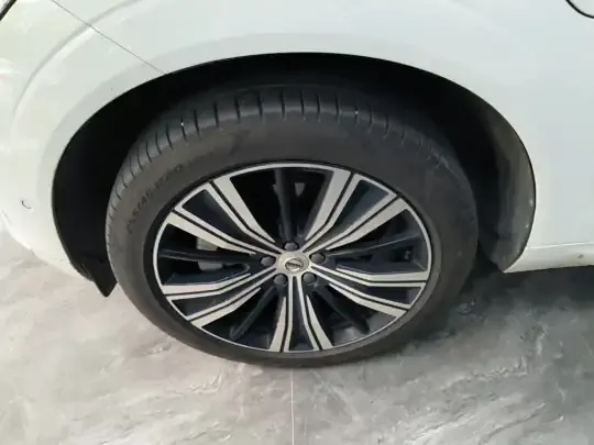 Volvo XC60 New Energy 2023 (112400 км)
