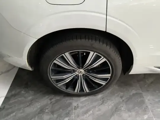 Volvo XC60 New Energy 2023 (112400 км)