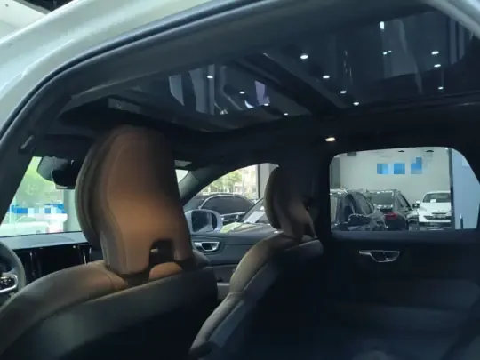 Volvo XC60 New Energy 2023 (112400 км)