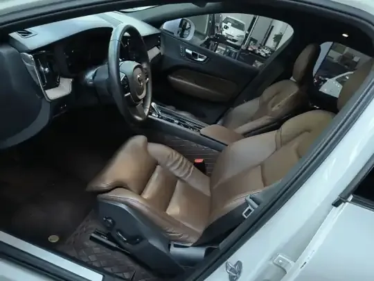Volvo XC60 New Energy 2023 (112400 км)